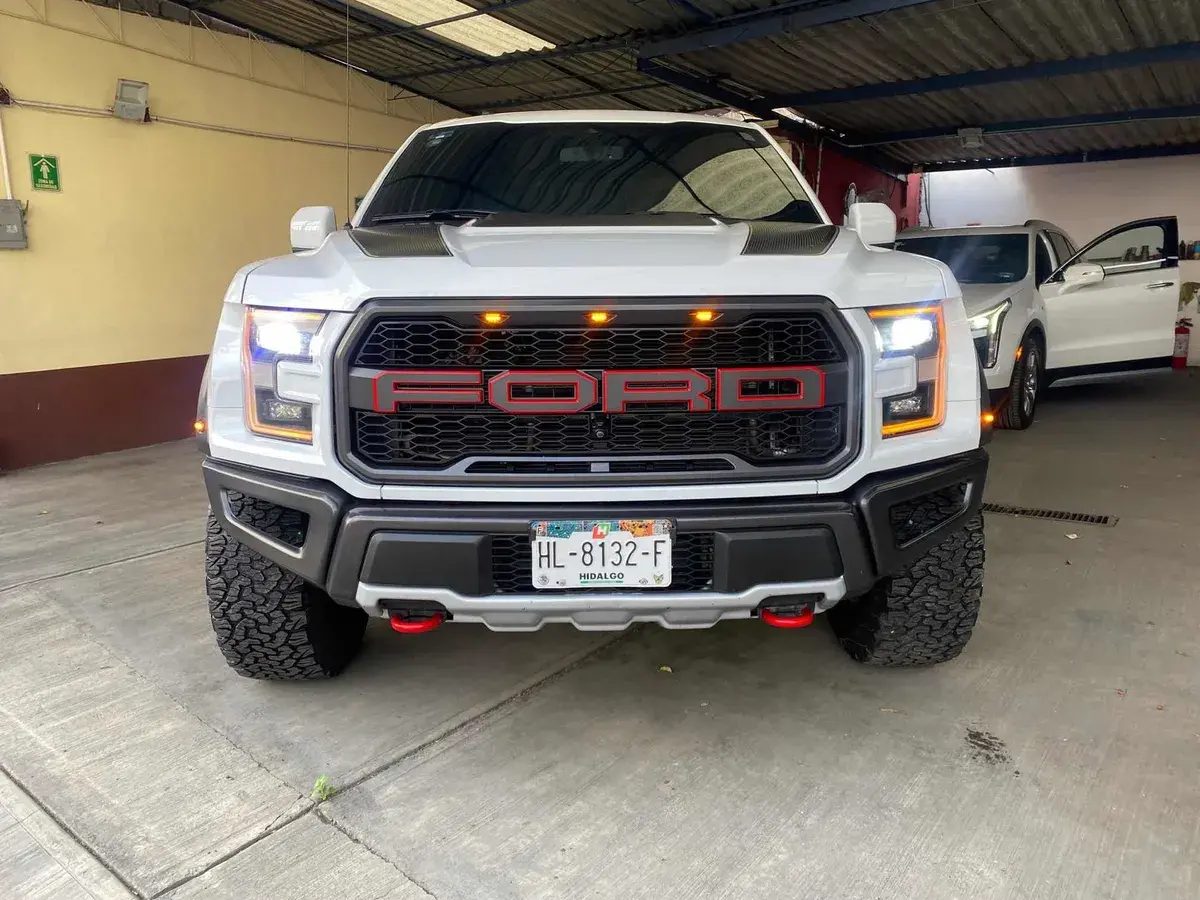 Ford raptor court blanc 2018